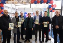 Deanna Belluti recibe la distinción en nombre de la Bologna Children’s Book Fair