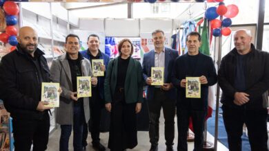 Deanna Belluti recibe la distinción en nombre de la Bologna Children’s Book Fair