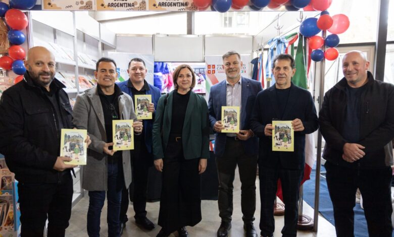 Deanna Belluti recibe la distinción en nombre de la Bologna Children’s Book Fair