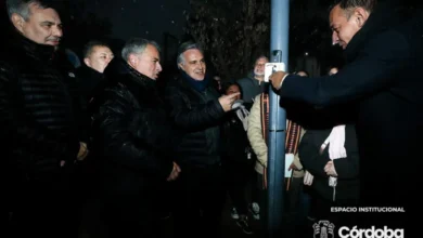 Inauguración de la iluminación de la plaza Soldado Aeronáutico en Córdoba