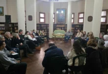 Imágenes de personas con discapacidad y sus familias, junto a representantes de la Arquidiócesis de Córdoba y organizaciones de discapacidad.
