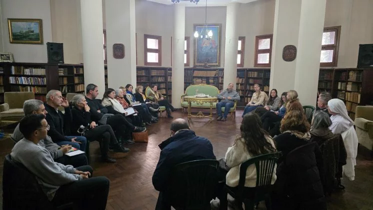 Imágenes de personas con discapacidad y sus familias, junto a representantes de la Arquidiócesis de Córdoba y organizaciones de discapacidad.
