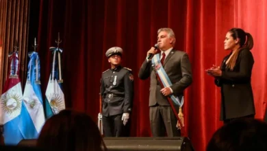 Desfile cívico-militar en Río Cuarto para conmemorar la Independencia Argentina
