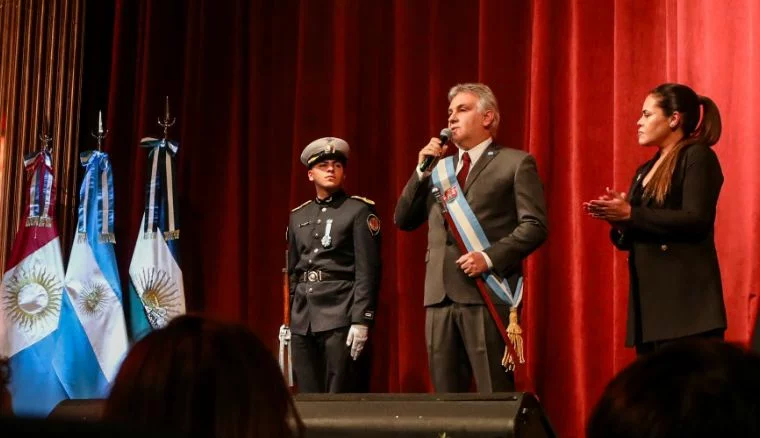 Desfile cívico-militar en Río Cuarto para conmemorar la Independencia Argentina