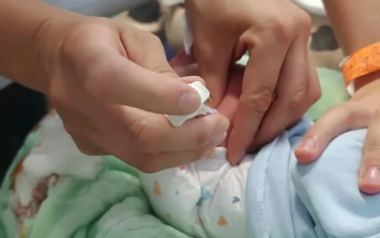 Niños recibiendo el anticuerpo monoclonal Nirsevimab