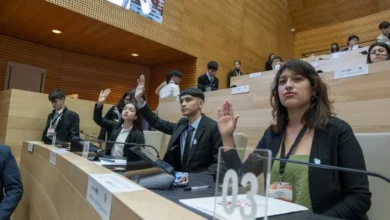 Estudiantes secundarios en una sesión simulada de senadores en Córdoba