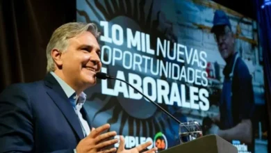 Imagen de una persona trabajando en una oficina, representando el empleo formal