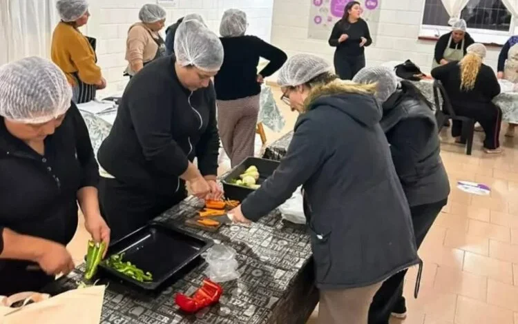 Imagen de personas en un curso de capacitación laboral