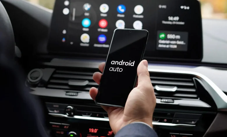 Pantalla de Android Auto con el widget de la barra de tareas activado