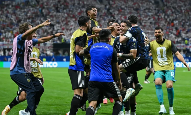 Imágenes de celebración en las calles de Argentina después de la clasificación a la final del Mundial 2026