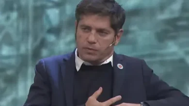 Axel Kicillof en un acto conmemorativo del atentado a la AMIA