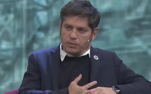 Axel Kicillof en un acto conmemorativo del atentado a la AMIA