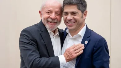 Axel Kicillof y Javier Milei en una reunión política