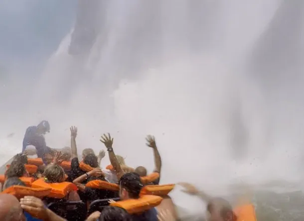 Imágenes de las Cataratas del Iguazú después del accidente de embarcación