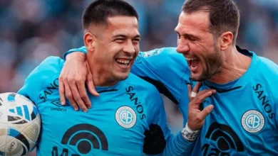 Imagen de los jugadores de Belgrano y Rosario Central en el campo de juego
