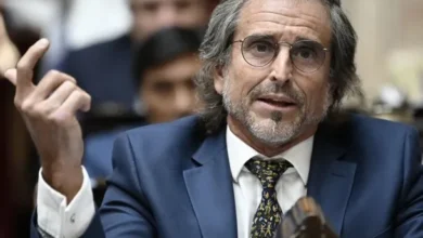 Bertie Benegas Lynch y Lucas Morando en un debate sobre Manuel Adorni
