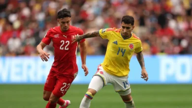 Jugador suizo en acción durante el partido contra Colombia