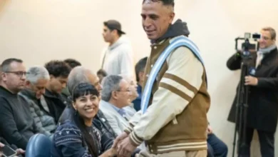 Grupo de personas que han completado un programa de capacitación y reinserción laboral en la UTN Córdoba