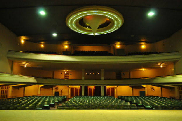 Imagen del Teatro Coliseo de Bell Ville con la Banda Sinfónica de la Provincia de Córdoba