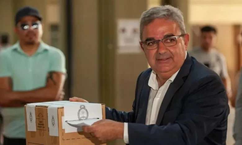 Imagen del gobernador Raúl Jalil durante una conferencia de prensa