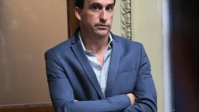 Javier Lanari en una reunión oficial