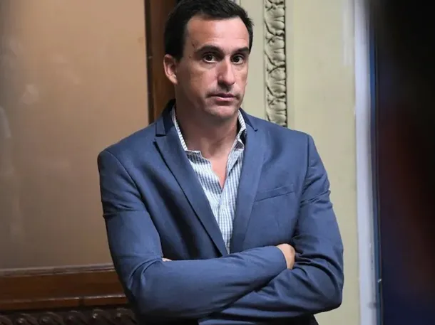 Javier Lanari en una reunión oficial