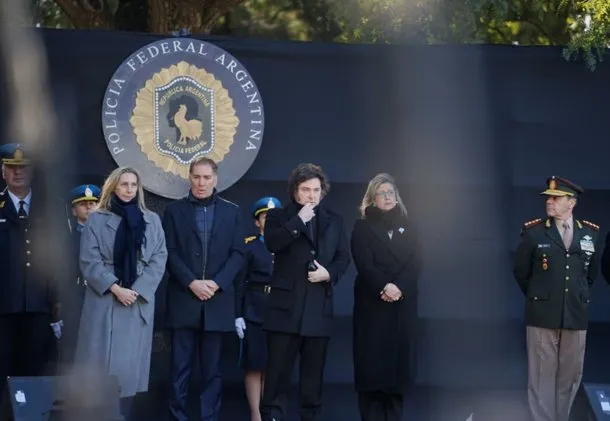 Imagen de Javier Milei en el acto de homenaje a los policías federales caídos