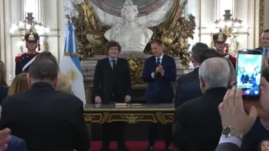 Diego Santilli y Javier Milei en una reunión de gabinete