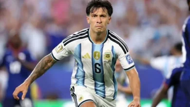 Lisandro Martínez en acción durante un partido con la Selección Argentina