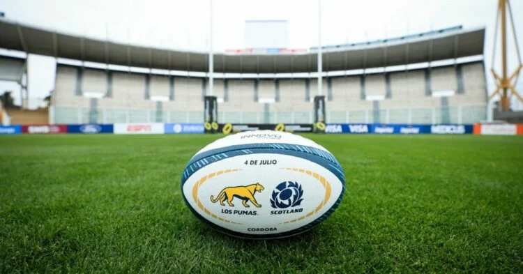 Estadio Mario Alberto Kempes lleno de personas