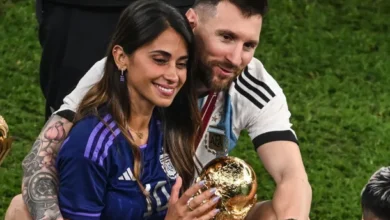 Antonela Roccuzzo y Lionel Messi en un evento público