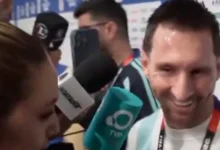 Lionel Messi y Sofi Martínez en la zona mixta después del partido contra Cabo Verde