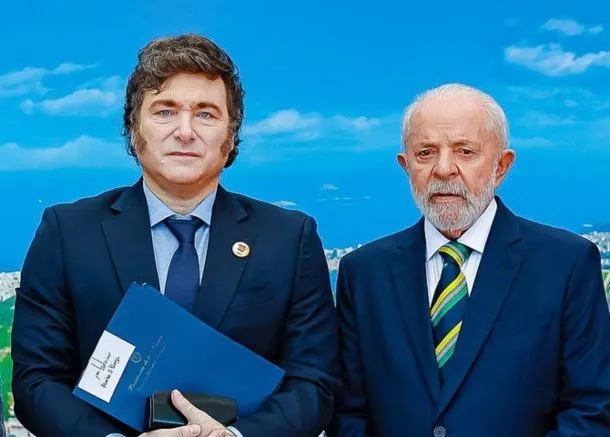 Imagen de la bandera de Argentina y la bandera de Brasil lado a lado