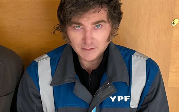 Milei con campera de la petrolera