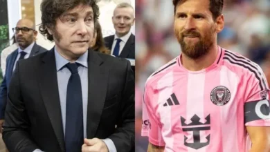 Javier Milei y Lionel Messi en una imagen simbólica que representa la unión entre la política y el fútbol