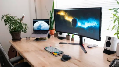 Imagen de un monitor LG con un anuncio de McAfee