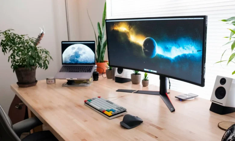 Imagen de un monitor LG con un anuncio de McAfee