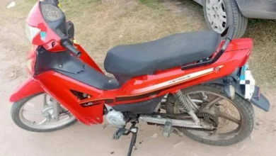 Imagen de una motocicleta secuestrada durante un operativo policial en Mendiolaza
