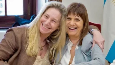 Patricia Bullrich y Karina Milei en una reunión política
