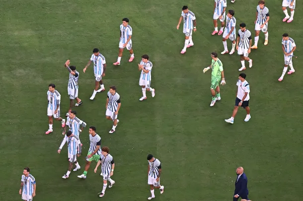 Jugadores de la Selección Argentina en el campo de fútbol