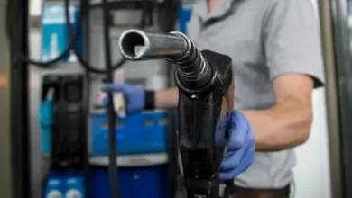 Estación de servicio con precios de combustibles