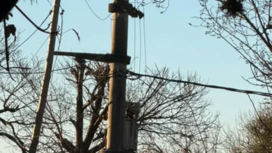 Imagen de un barrio oscuro debido a la falta de electricidad