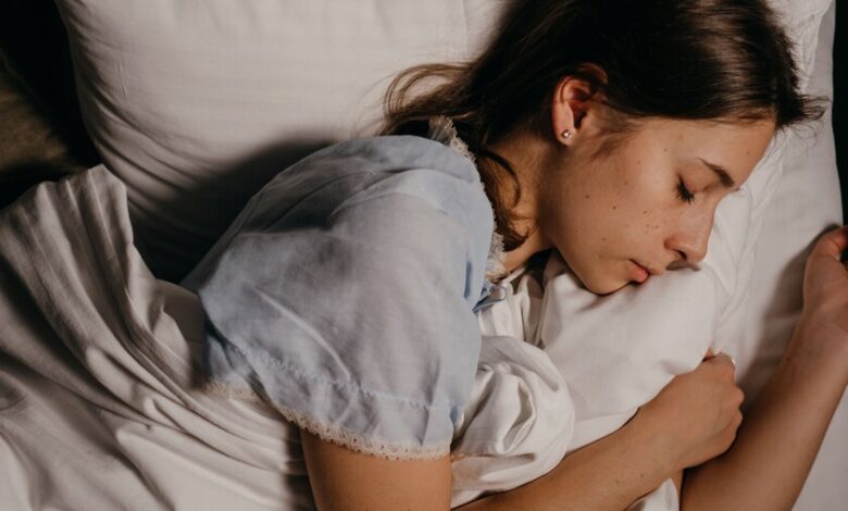 Persona durmiendo en cama