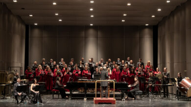 Coristas del Coro Polifónico de Córdoba durante una función en el Teatro San Martín