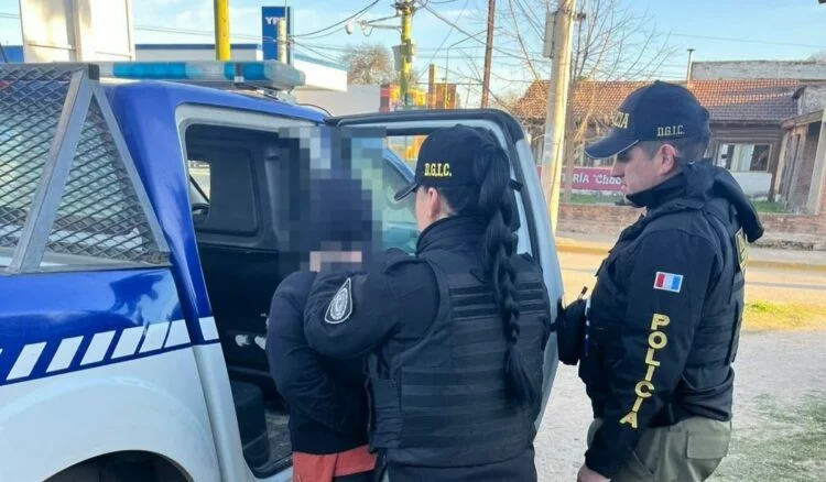 Policías durante un operativo en Córdoba