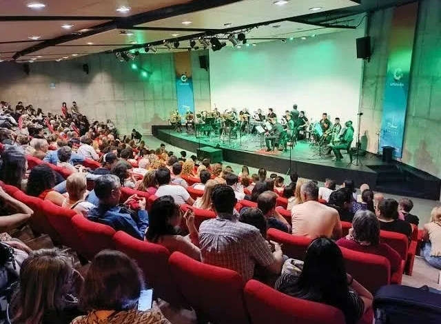 Imagen de una conferencia sobre inteligencia artificial en Córdoba