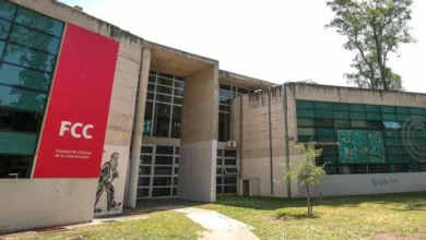 Auditorio de la Facultad de Ciencias de la Comunicación de la UNC con presentación de nuevas carreras