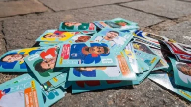 Niños del Hospital Infantil recibiendo álbumes de figuritas del Mundial 2026