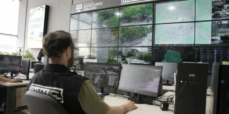 Cámaras LPR instaladas en una calle transitada de Córdoba