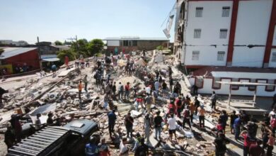 Fotografía de edificios dañados por el terremoto en Colombia